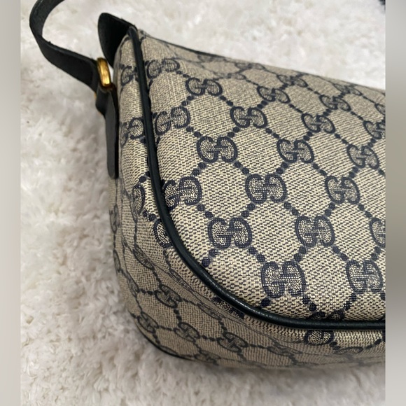 Gucci Vintage Crossbody Bag - Picture 9 of 15